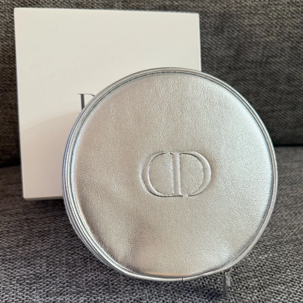 Dior Silver Round Pouch Vanity New Authentic - Picture 5 of 17